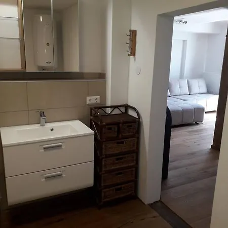 Loft Im Erdgeschoss, Kreuzbergl, 45qm, 1-3 Gaeste, Gratis Parkplaetze & Self Check-in Lägenhet *