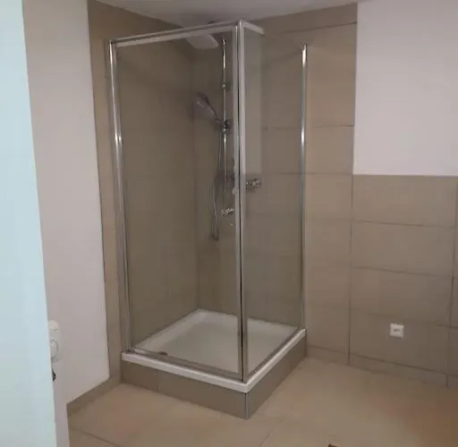 Loft Im Erdgeschoss, Kreuzbergl, 45qm, 1-3 Gaeste, Gratis Parkplaetze & Self Check-in דירה